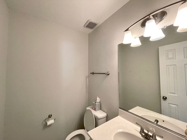 Building Photo - Rare, sought-after 5 bedroom home in Pembroke Meadows.