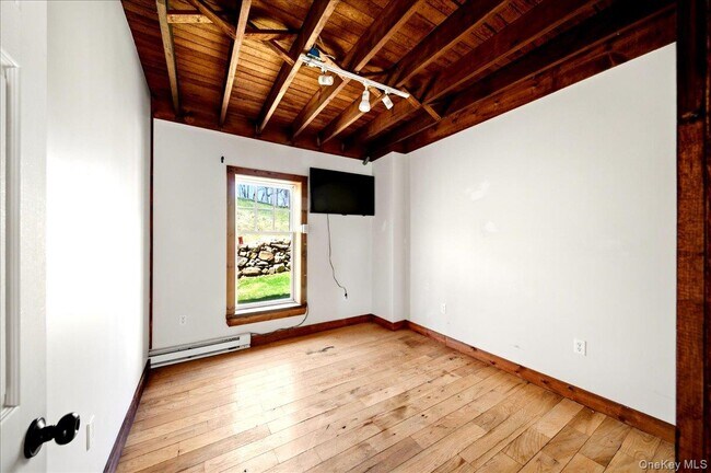 Building Photo - 175 Goldens Bridge Rd