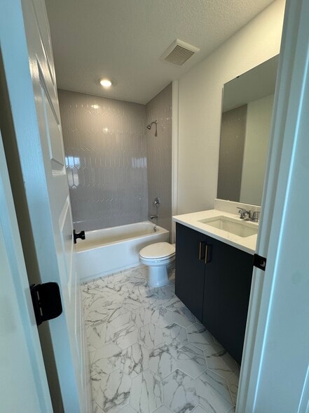 Building Photo - 15309 Hamlin Park Dr