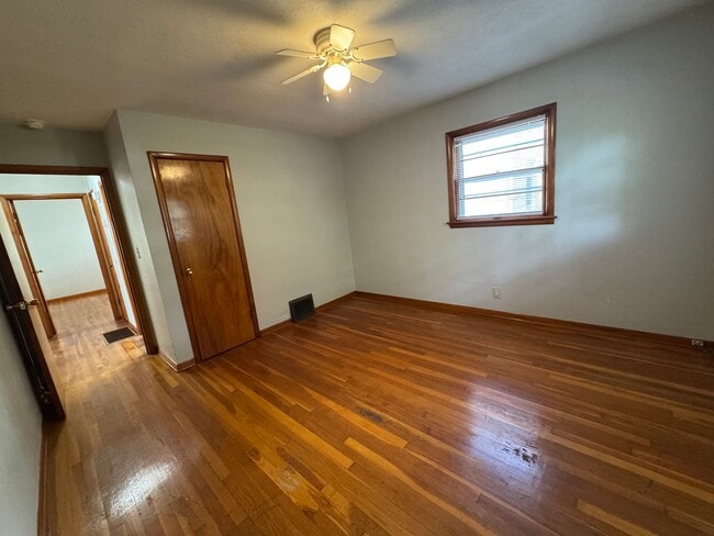 Building Photo - Home Sweet Hardwood: Charming 2 Bed/1 Bath...