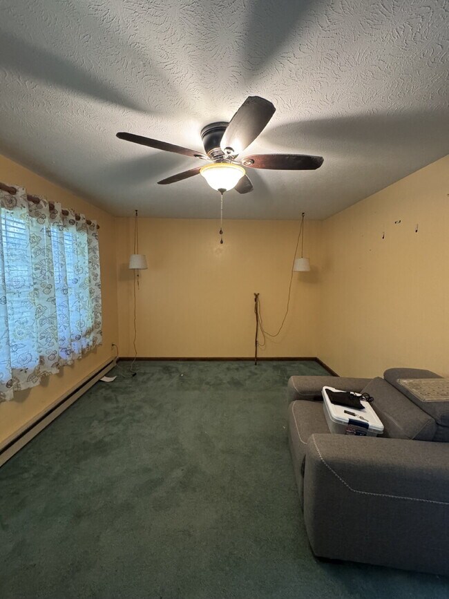 Building Photo - 3 bedroom 2 Bathroom home