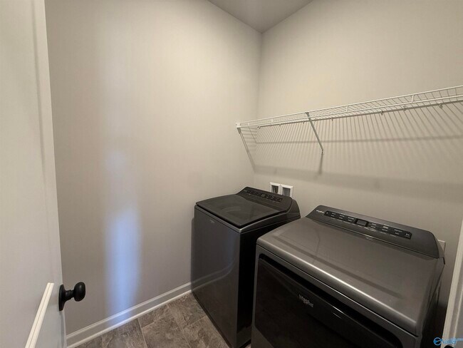 Building Photo - 16205 Glenncrest Ln