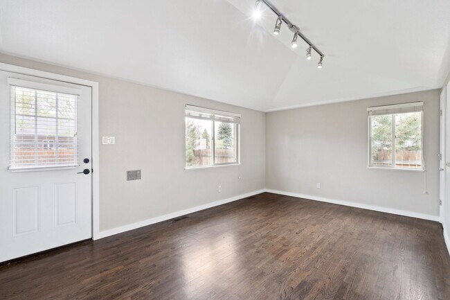 Building Photo - 1814 E 31st Ave