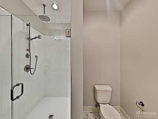 Building Photo - 1204 Hillwood Private Cove