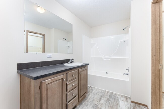 Building Photo - 395 Elder St