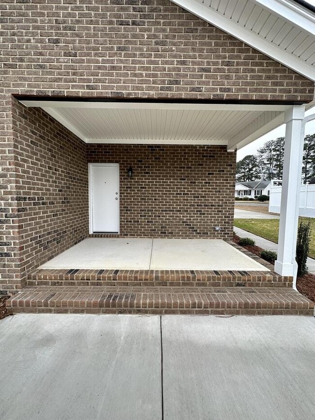 Building Photo - 708 W Parrish Dr