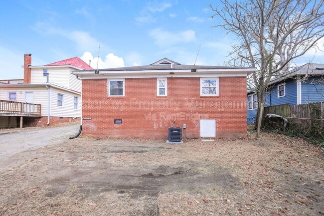 Building Photo - 208 E Geer St