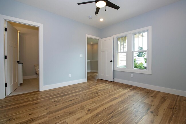Building Photo - Three Bedroom Condo