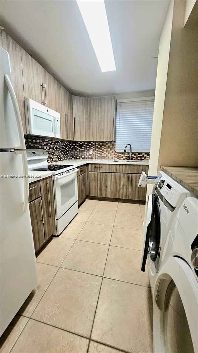 Building Photo - 3038 NW 69th Ct
