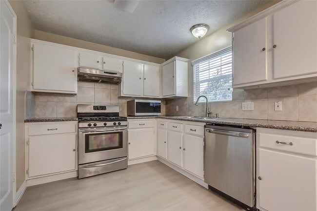 Building Photo - 17010 Grampin Dr