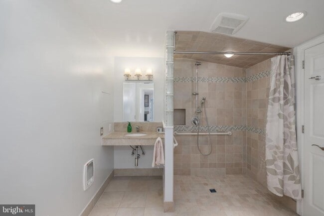 Building Photo - 6015 Good Lion Ct