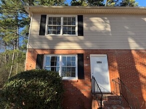 Building Photo - 1904 Lyle Dr