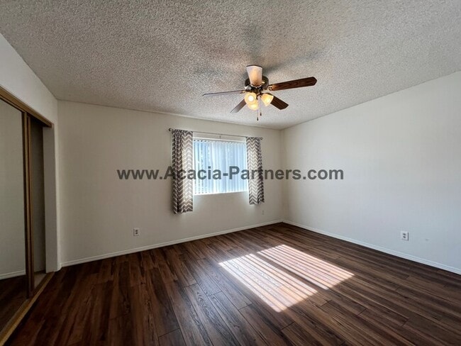 Building Photo - Three Bedroom Townhome in Coronado Ridge