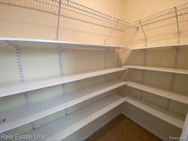 Building Photo - 2043 Vermont Ave