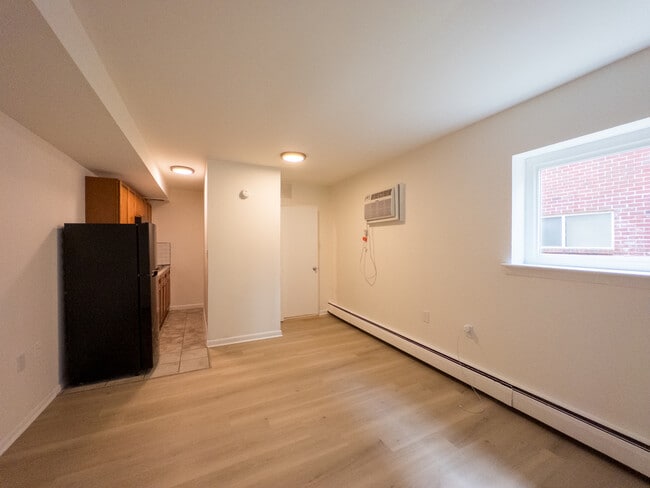 Studio Apartment | Baltimore Building - Folcroft Gardens Apartments