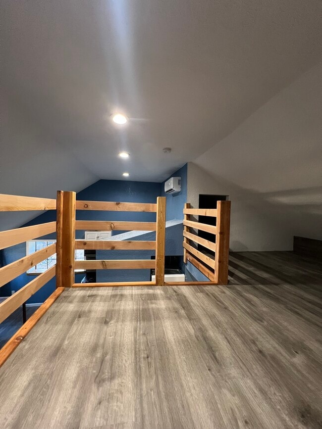 Building Photo - 1081 Craig Ave