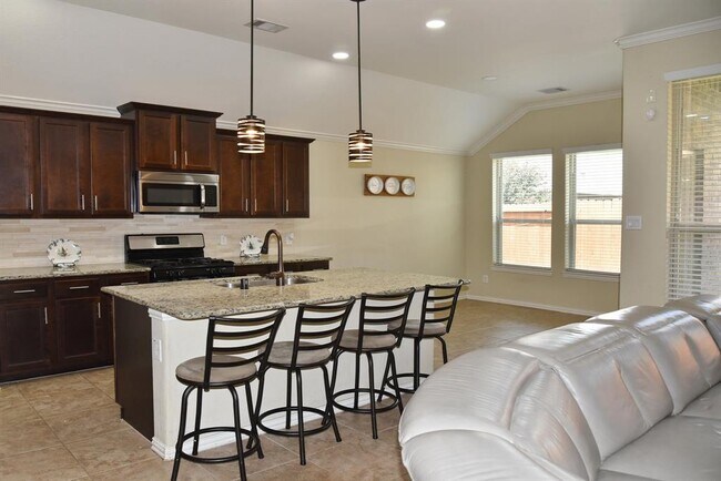 Building Photo - 2229 Maple Point Dr N