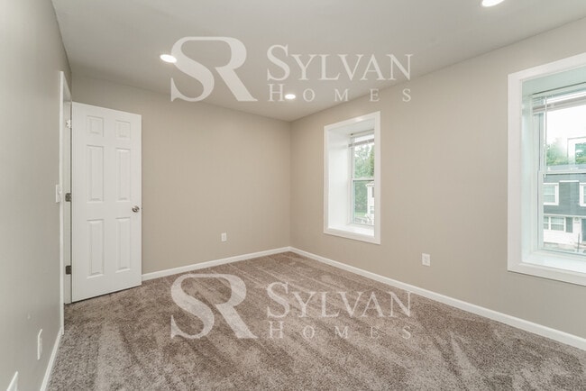 Building Photo - Beautiful 3BR 3BA Townhome