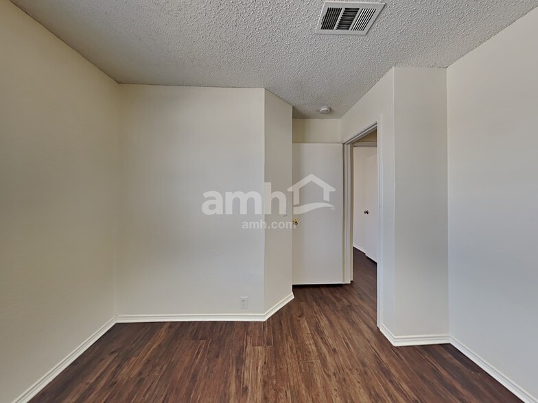 Building Photo - 2328 Tisbury Way