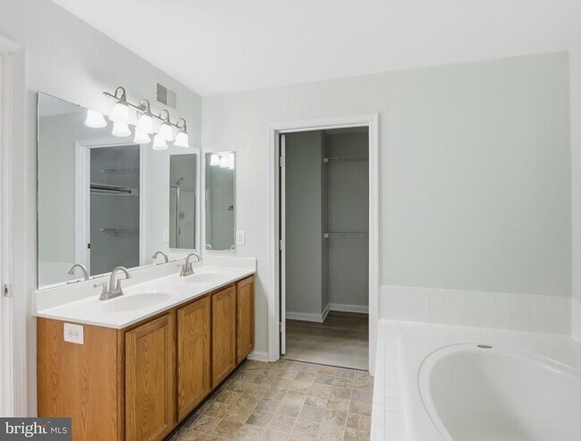 Building Photo - 8 Quails Nest Ct