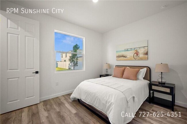 Building Photo - 335 SW 24th Pl