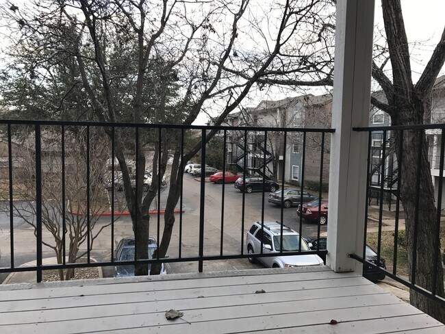 Building Photo - Awesome 1/1 in Great Location