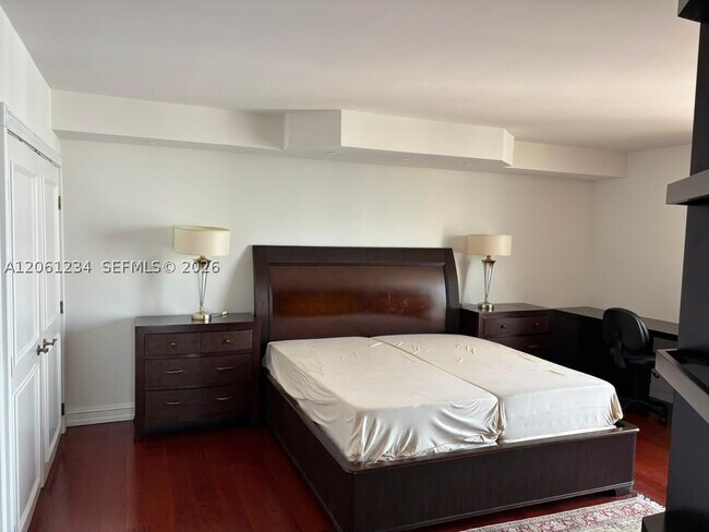 Building Photo - 19355 Turnberry Way