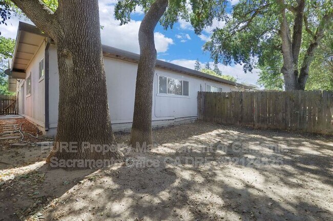 Building Photo - 7423 Willowcreek Dr