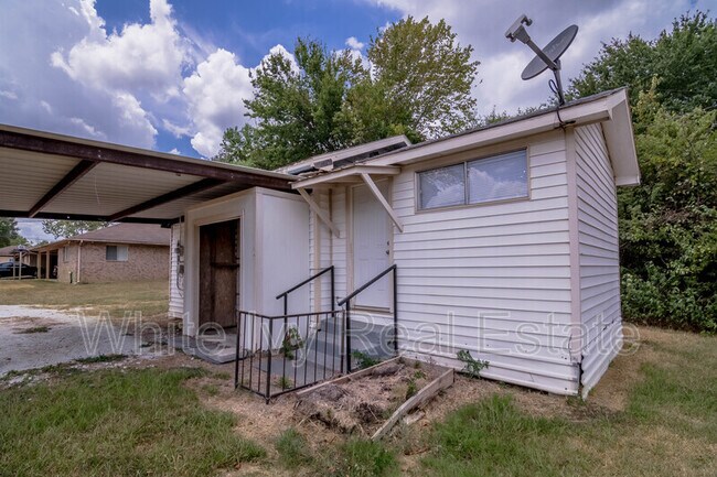 Building Photo - 137 Lee Ln