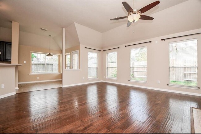 Building Photo - Crescent Drive, Pearland, TX 77584 - 3 BR ...