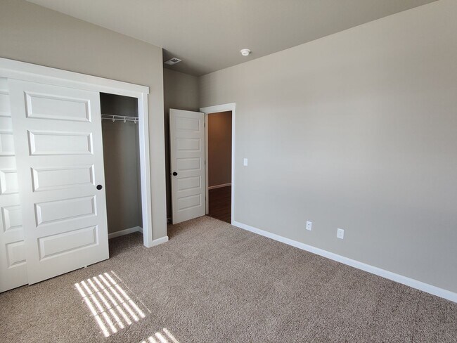 Building Photo - Gorgeous Newer Single Family Home in West ...