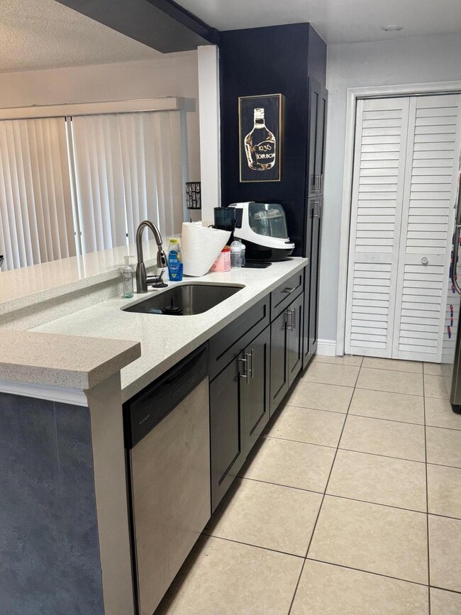 Building Photo - 4952 Sheridan St