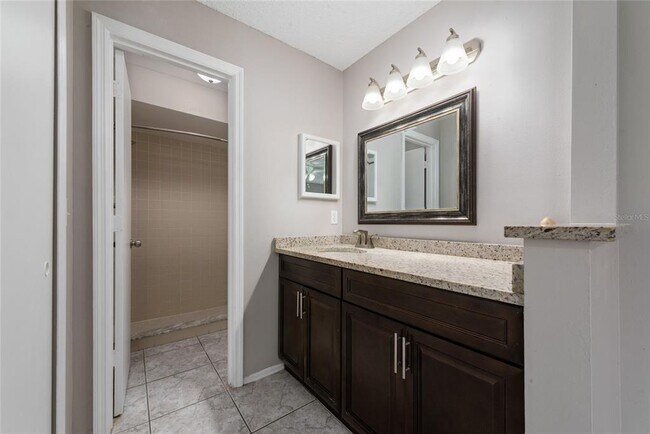 Building Photo - 140 Lakepointe Cir