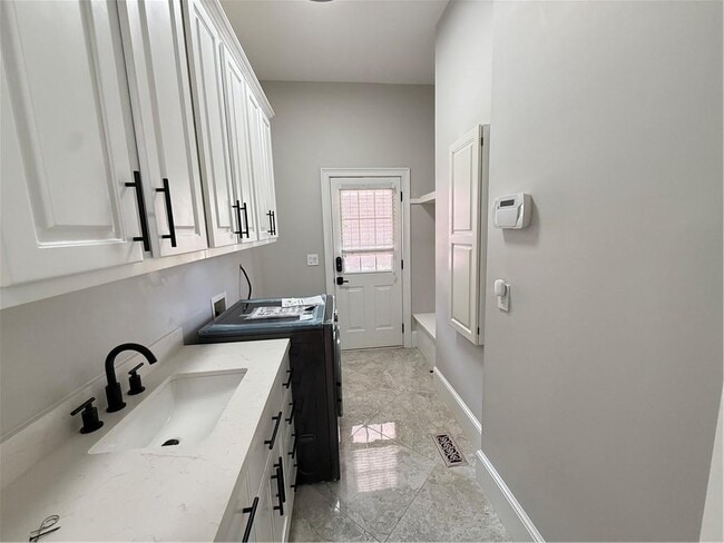 Building Photo - 1660 Briergate Dr