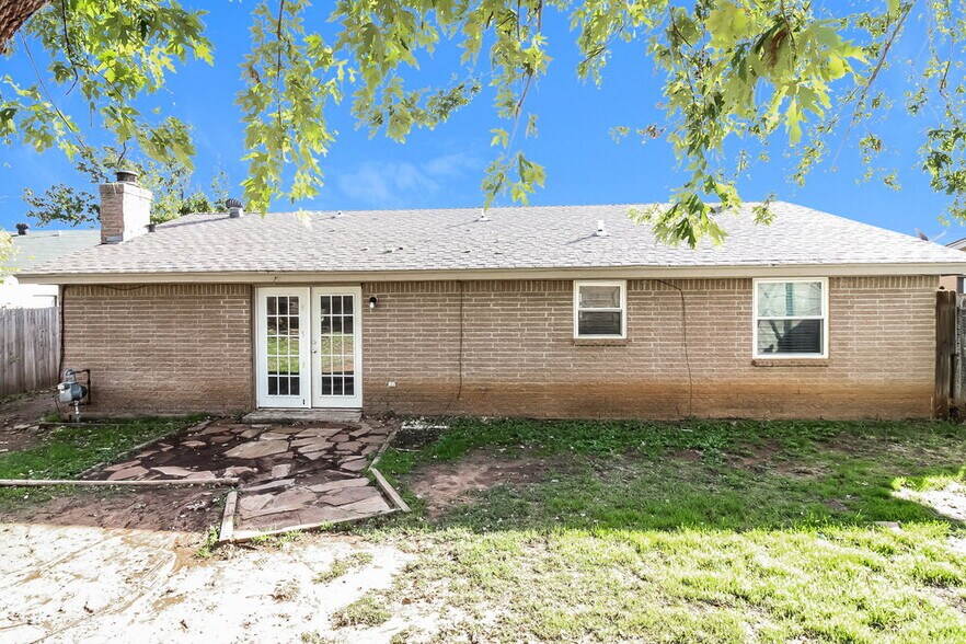 Building Photo - 9205 N Eagle Ln