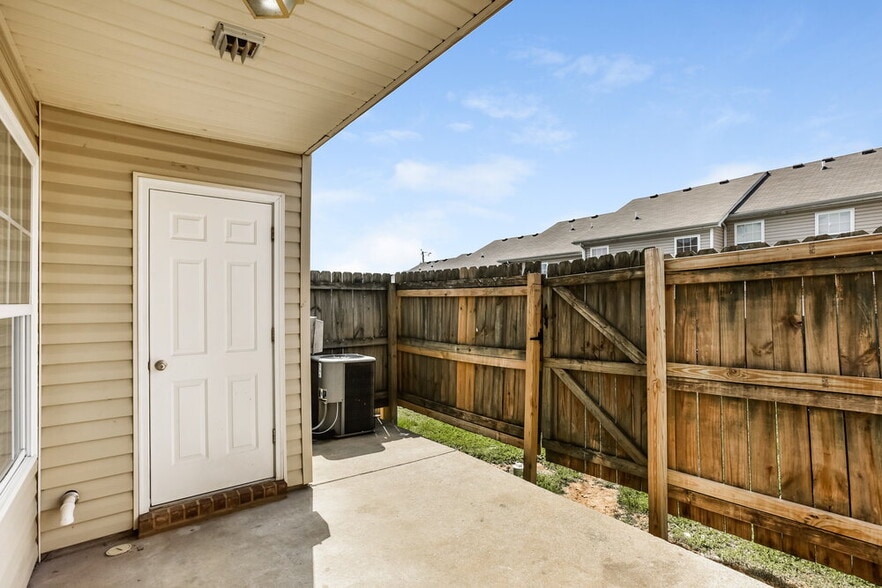 Building Photo - 8043 Logan Dr