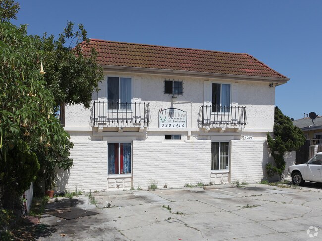 Building Photo - Willow Apartments