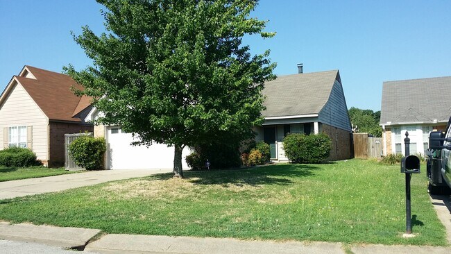 Building Photo - Adorable home in Ross Point Farms