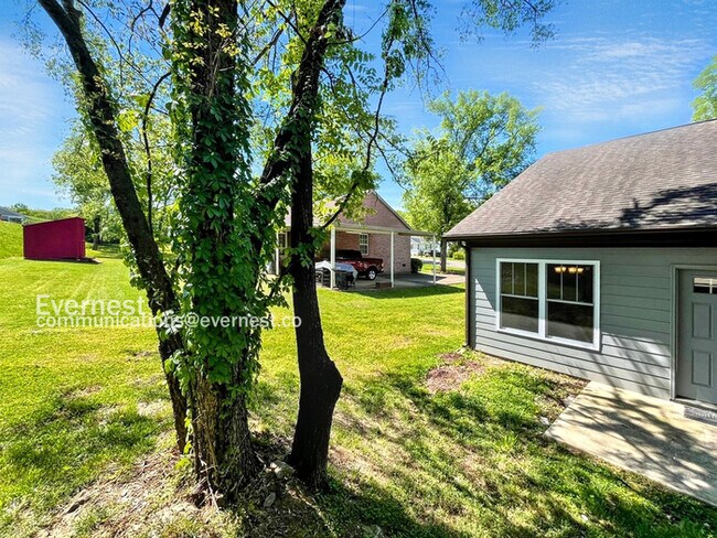 Building Photo - 2609 Vista Ln