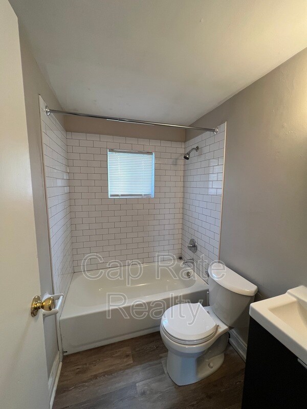 Building Photo - 3632 Cushing Dr
