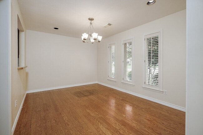 Building Photo - 10631 Del Monte Dr