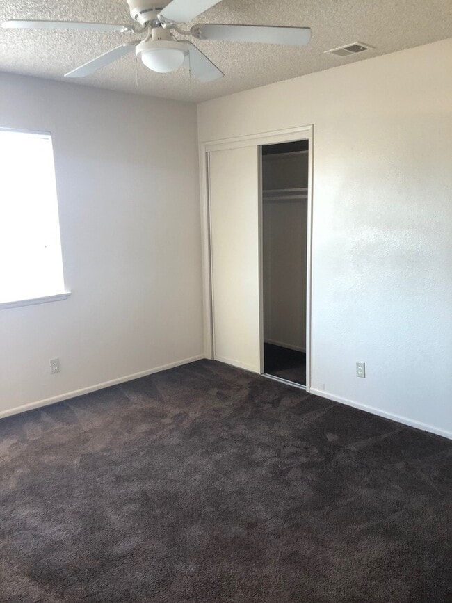 Building Photo - 3 BEDROOM APPLE VALLEY HOME