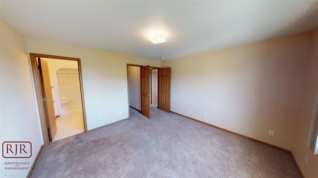 Building Photo - 1600 Mapleton Ave