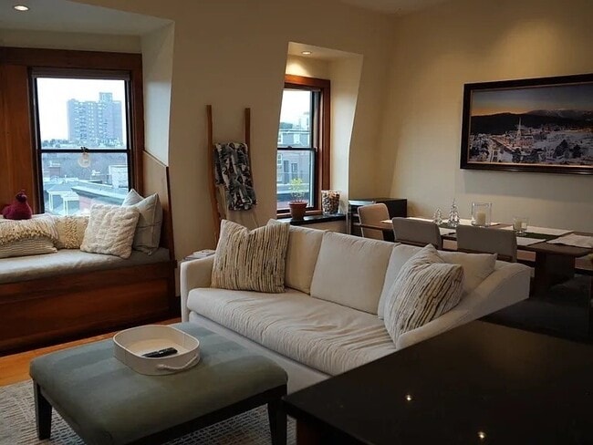 Building Photo - 11 Milford St