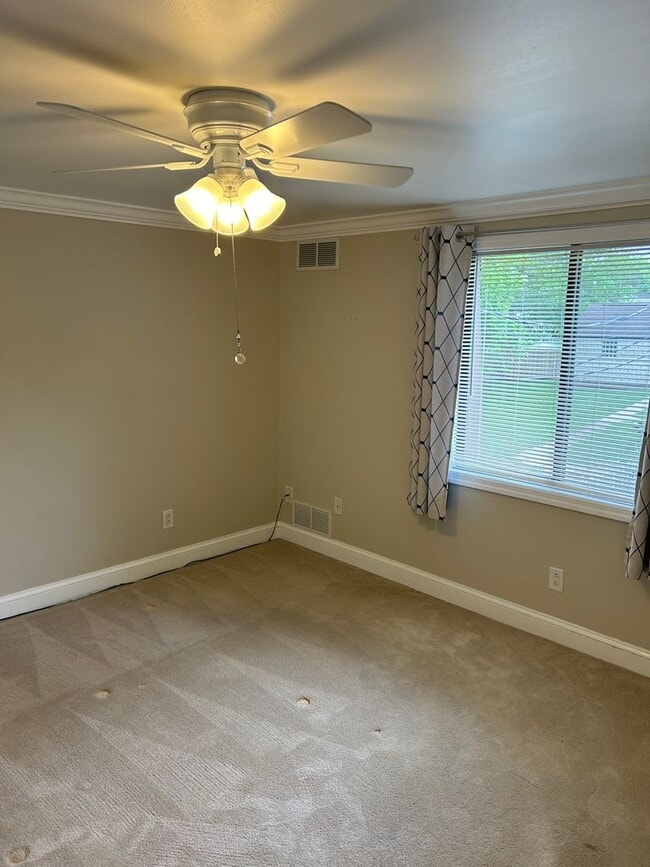 Building Photo - Modern Charm: 2 BR Home with Finished Basement, Pet Friendly, Assigned Parking, and Prime Location!