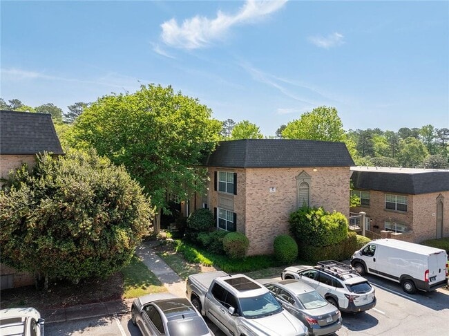 Building Photo - 6980 Roswell Rd