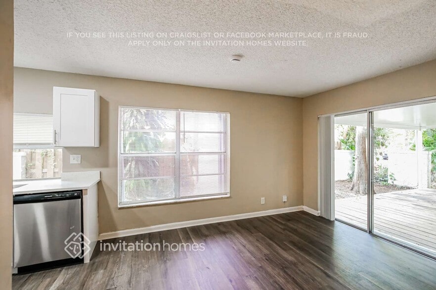 Building Photo - 1220 NW 89th Dr