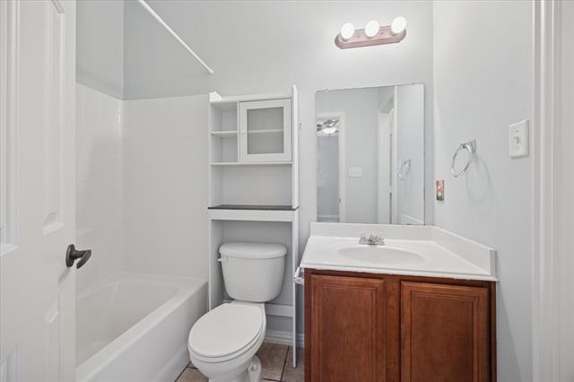 Building Photo - 2153 Parkview