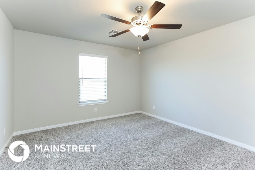 Building Photo - 1005 NW 5th St