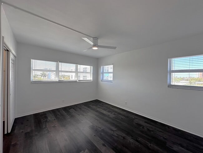 Building Photo - Large Updated 2BR/2BA Bath Condo - Steps from Fort Lauderdale Beach!
